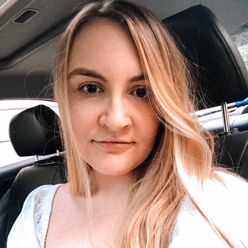 Meet your Posher, Kayla!